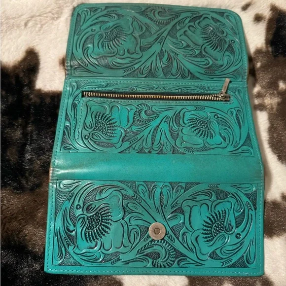 Boho Western Turquoise Hand tooled Leather wallet - Picture 4 of 9